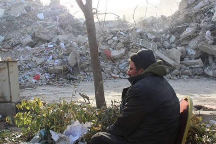 15 akrabasını kaybetti, 16 yaşındaki yeğeni i&ccedil;in bekliyor
