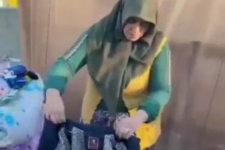 Yardım i&ccedil;in g&ouml;nderilen montun cebinden &ccedil;ıkanlar depremzede kadını duygulandırdı
