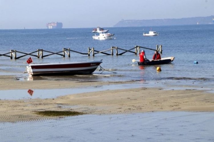 &Ccedil;anakkale'de deniz 20 metre &ccedil;ekildi! Tekneler karaya oturdu