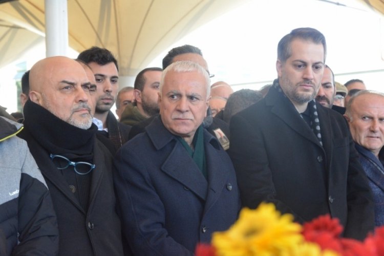 İYİ Partili Koray Aydın'ın annesi son yolculuğuna uğurlandı