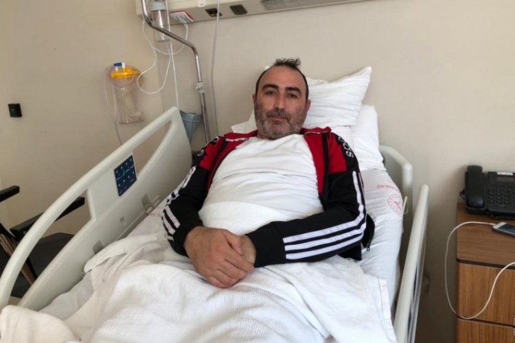 Depremden camdan atlayarak kurtulan vatandaş o anları anlattı