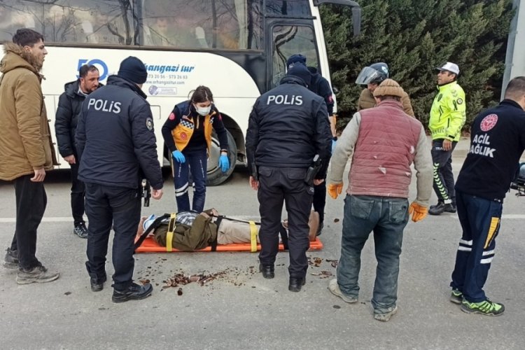 Bursa Orhangazi'de kamyonun &ccedil;arptığı bisikletli yaşlı adam yaralandı