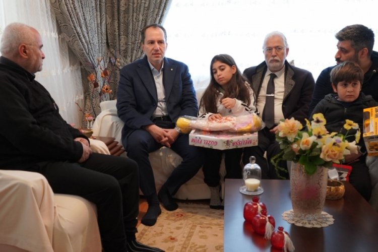 Fatih Erbakan, depremzedeleri ziyaret etti