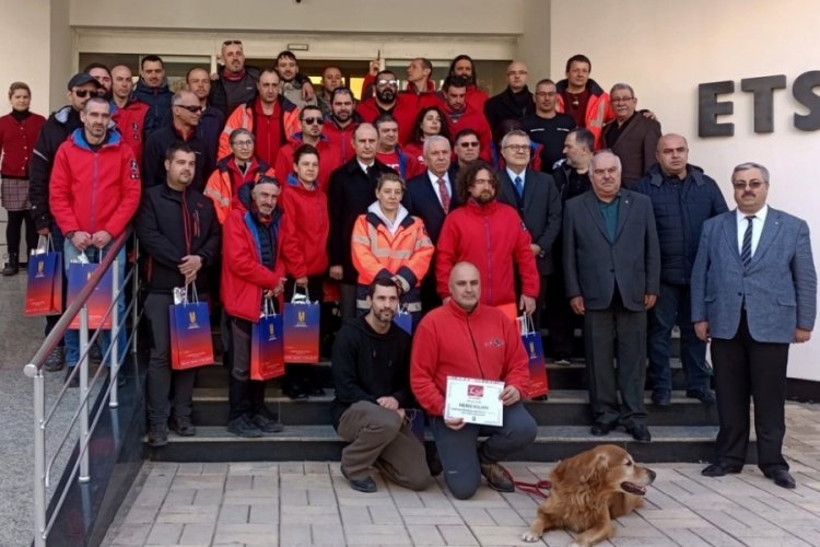 Deprem b&ouml;lgesinde 31 kişiyi kurtaran Bulgar ekip, &uuml;lkesine d&ouml;nd&uuml;