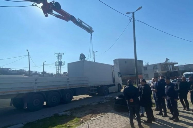 &Ccedil;anakkale depreminin konteynerleri Kahramanmaraş'a gidiyor