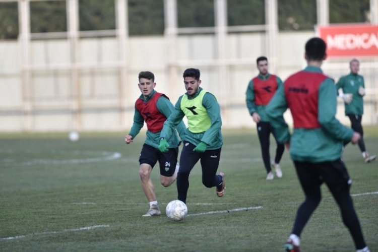 Bursaspor g&uuml;n&uuml; &ccedil;ift antrenmanla kapadı