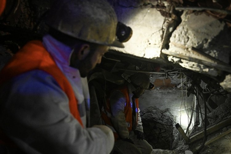 Afet b&ouml;lgesindeki madencilerin vedası duygulandırdı