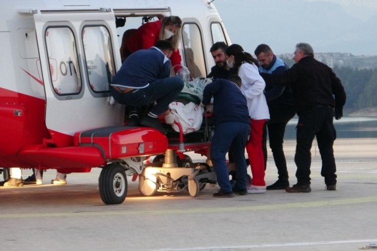 200 saat sonra enkazdan kurtarılan depremzedeler Adana'ya getirildi