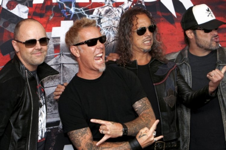 Metallica, deprem felaketi yaşayan T&uuml;rkiye i&ccedil;in 250 bin dolar bağış yaptı