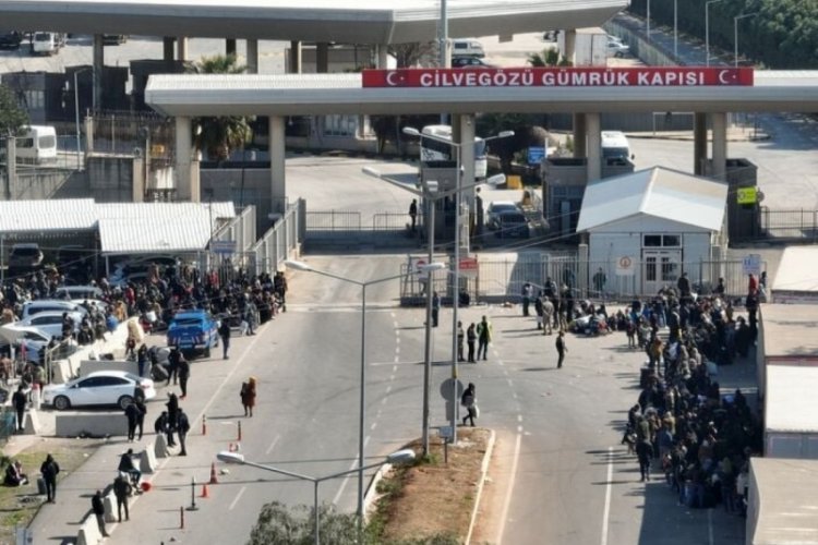 Suriyeliler yakınlarını g&ouml;rmek i&ccedil;in &uuml;lkelerine gitmeye başladı