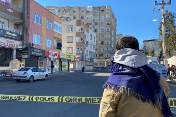 Diyarbakır'da binada &ccedil;&ouml;kme tehlikesi ekipleri harekete ge&ccedil;irdi