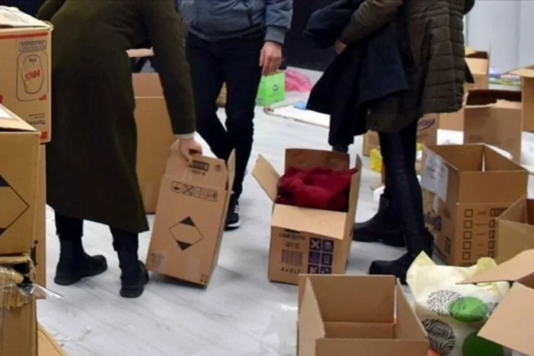 Deprem b&ouml;lgesine g&ouml;nderilen yardım malzemelerini satan TIR şof&ouml;r&uuml; tutuklandı