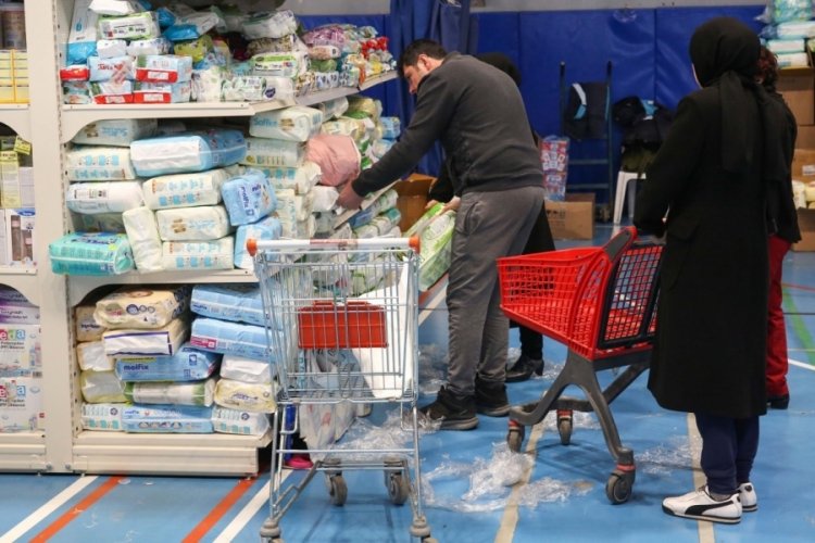Bursa'da 'Dayanışma Marketi' depremzedelerin ihtiya&ccedil;larını karşılıyor
