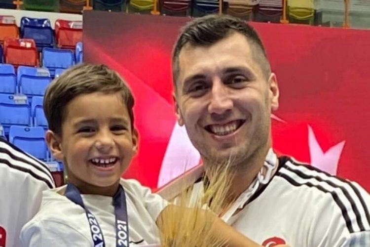 Hentbol Milli Takım Kaptanı Cemal K&uuml;tahya ve oğlu &Ccedil;ınar, toprağa verildi