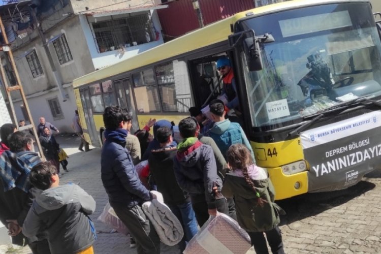 Burulaş, Bursalı g&ouml;n&uuml;ll&uuml;lerden toplanan yardımları 20 sarı otob&uuml;sle Hatay'a ulaştırdı