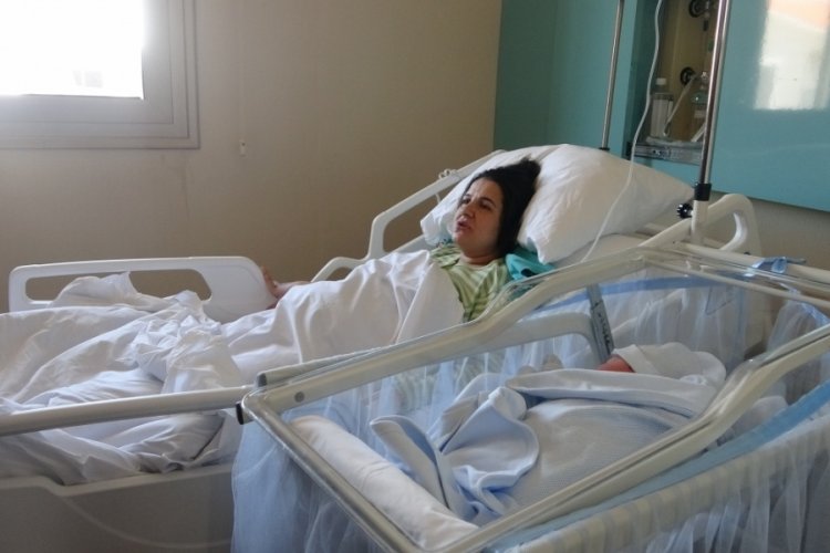Depremzede ailenin 'Umut'u hayata g&ouml;zlerini a&ccedil;tı