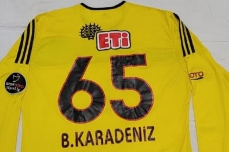 Batuhan Karadeniz'den depremzedelere destek