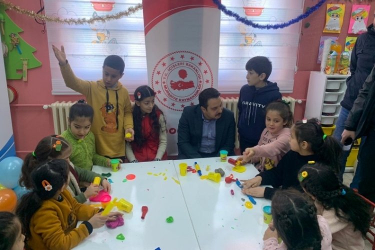 Van'da  depremzede &ccedil;ocuklar i&ccedil;in moral etkinliği