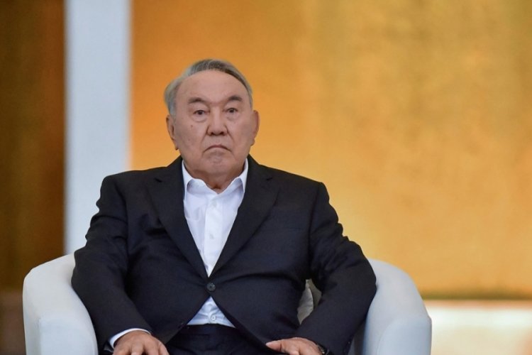 Nazarbayev'e 'Halkın Lideri' stat&uuml;s&uuml; veren kanun y&uuml;r&uuml;rl&uuml;kten kaldırıldı