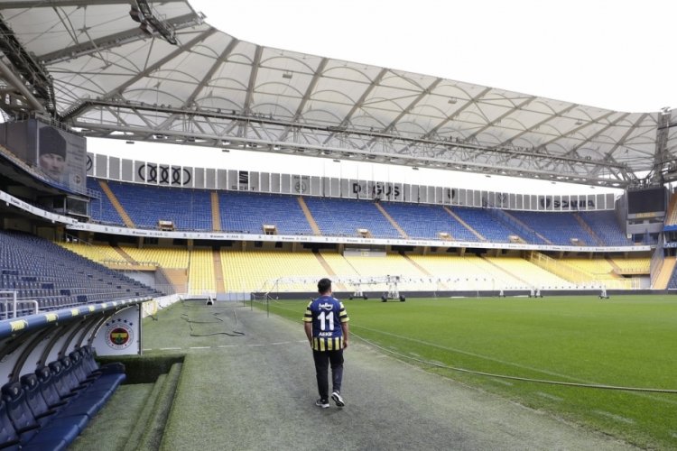 Fenerbah&ccedil;e, depremzede &ccedil;ocuğu statta konuk etti