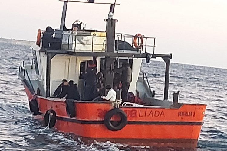 &Ccedil;anakkale'de 68 ka&ccedil;ak g&ouml;&ccedil;men ve 3 g&ouml;&ccedil;men ka&ccedil;ak&ccedil;ısı ş&uuml;phelisi yakalandı