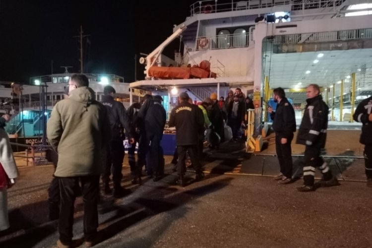 Deprem b&ouml;lgesinde 514 depremzede İstanbul'a g&ouml;t&uuml;r&uuml;ld&uuml;