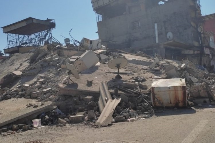 Deprem b&ouml;lgesinde bulunan Cemilcan Şimşek b&ouml;lgedeki durumu Bursada Bug&uuml;n'e anlattı