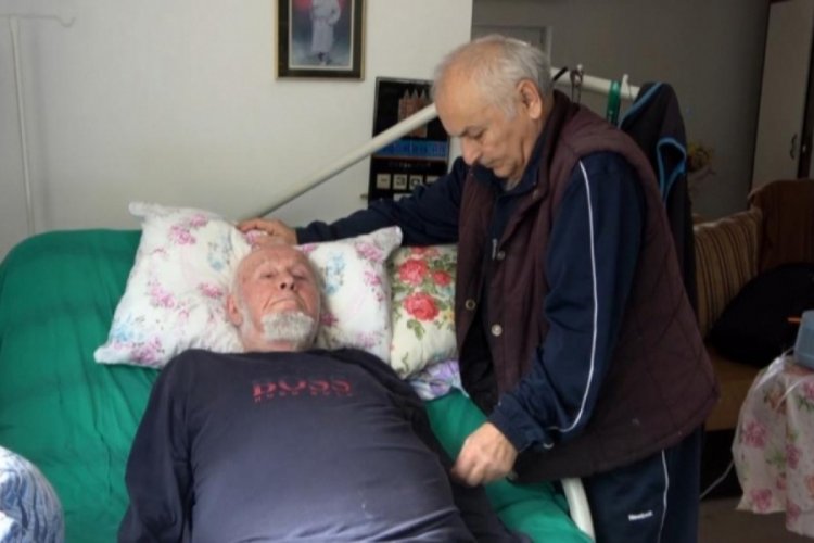 Sinop'ta emekli madenci birikimini depremzedelere bağışladı