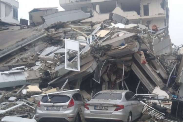 Gaziantep'te depremde AK Partili &uuml;yenin konutlarında onlarca kişi yaşamını yitirdi