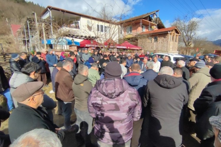 Dut ağacını budamak i&ccedil;in &ccedil;ıktığı merdivende kalp krizinden &ouml;ld&uuml;