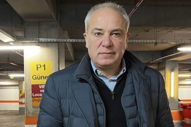 Başantren&ouml;r Ekrem Memnun, şampiyonluk topunu depremzedeler i&ccedil;in bağışladı