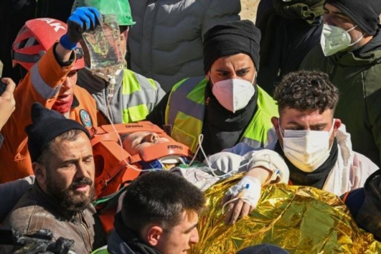 Kahramanmaraş'ta 248. saatte gen&ccedil; kız enkazdan &ccedil;ıkarıldı