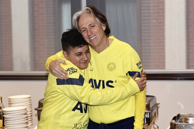 Enkazdan kurtarılan Mehmet Akif Ağa&ccedil;, Jorge Jesus ile g&ouml;r&uuml;şt&uuml;