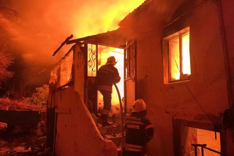 Muğla Milas'ta iki katlı evde yangın &ccedil;ıktı