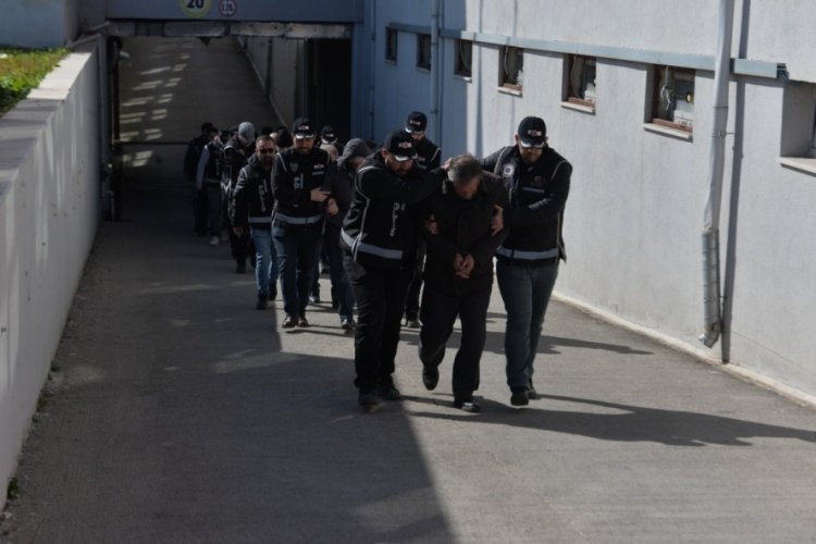 Adana'da 9 m&uuml;teahhit ve m&uuml;hendis adliyede