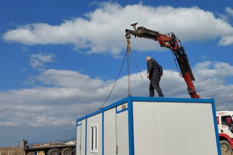 Manisa'dan deprem b&ouml;lgesine 17 konteyner ev