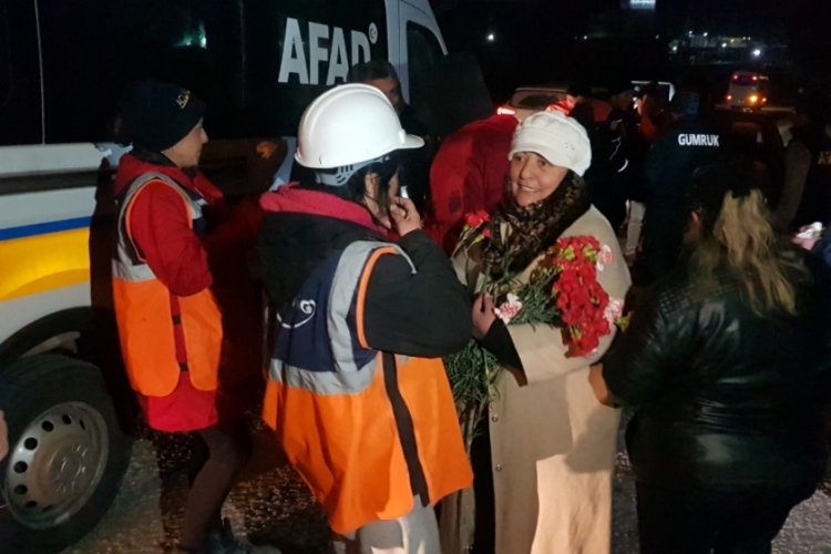 Karab&uuml;k'e geri d&ouml;nen arama kurtarma ekibi g&ouml;zyaşlarına hakim olamadı