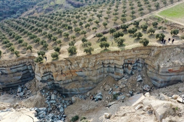 Tarım alanları da depremde b&uuml;y&uuml;k hasar g&ouml;rd&uuml;