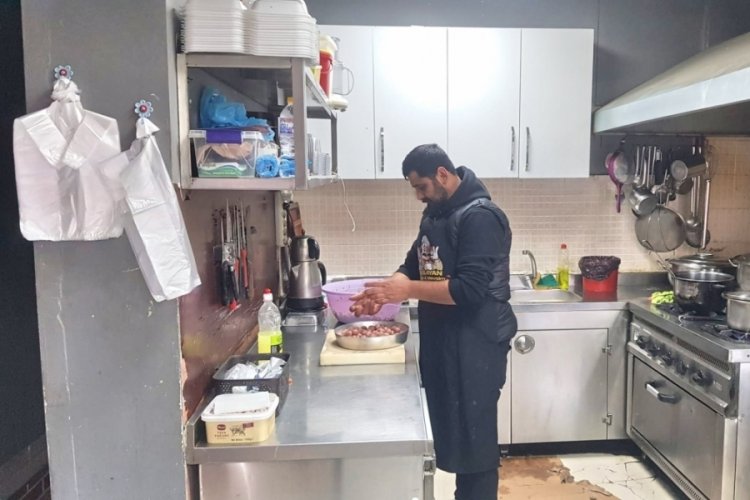 Nişan hazırlığı yapan &ccedil;ift t&ouml;reni iptal etti, parasını AFAD'a bağışladı