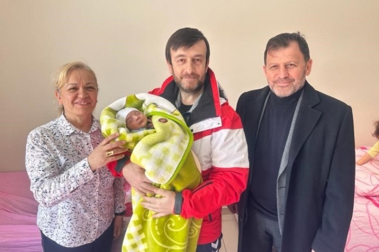 Kayseri'de doğan depremzede bebeklere altın hediye edildi