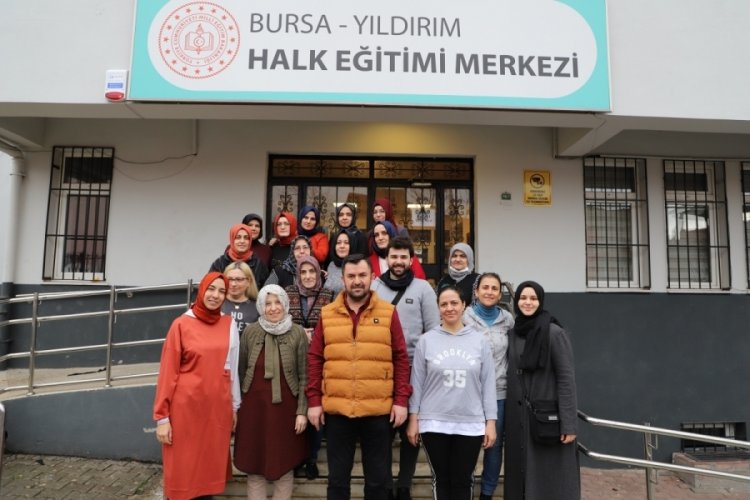 Bursa'da liseler ve halk eğitim merkezleri de üretimlerine hız kesmeden devam ediyor