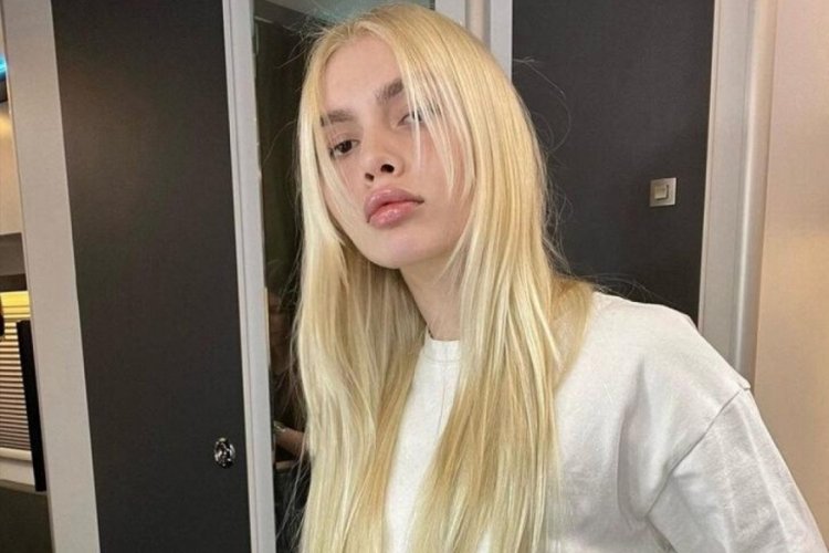 Aleyna Tilki depremzede &ccedil;ocuklarla buluşmak i&ccedil;in Hatay'da