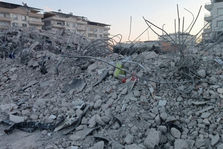 Gaziantep'te yıkılan binada 'kolon kesildi' iddiası