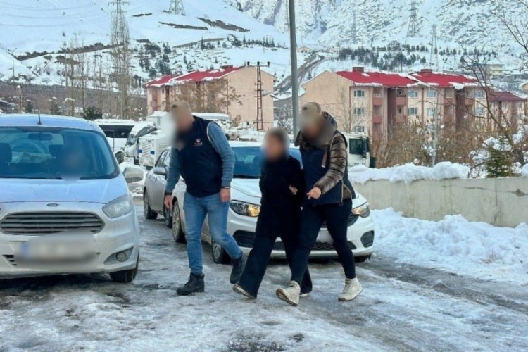Hakkari'de ter&ouml;r operasyonunda yakalanan 7 kişiden 2'si tutuklandı