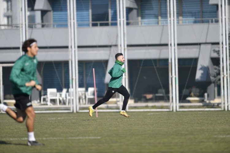 Bursaspor dar alanda &ccedil;ift kale ma&ccedil; yaptı
