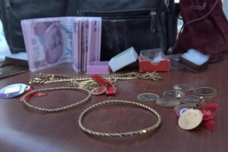 Deprem b&ouml;lgesinde enkazdan &ccedil;ıkarılan ziynet eşyalar i&ccedil;in 2 y&ouml;ntem izlenecek
