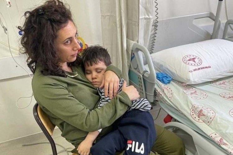 İsrailli Yosefit depremzede Aras'ı bırakamadı