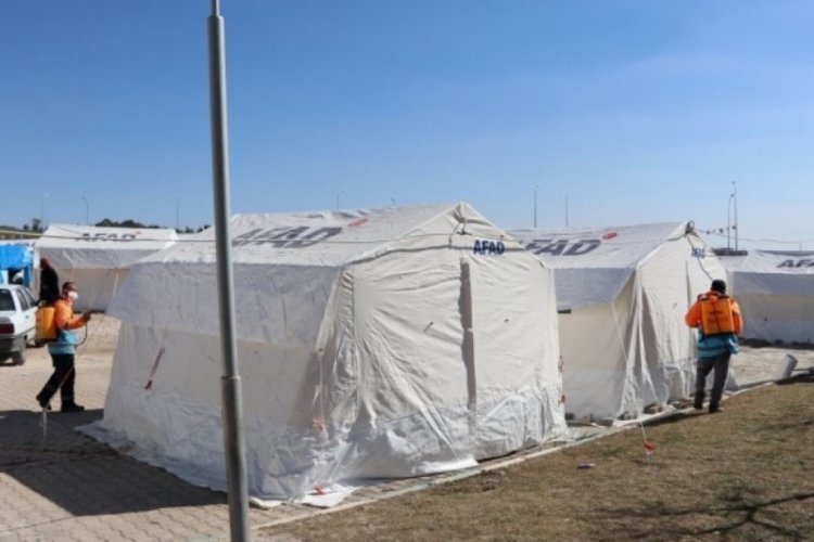 Şanlıurfa'da &ccedil;adır b&ouml;lgesinde dezenfekte &ccedil;alışması yapıldı