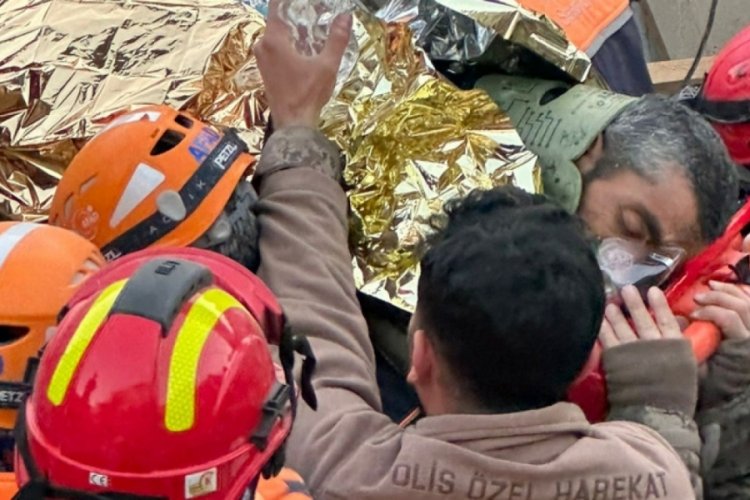 Hatay'da Hakan Yasinoğlu 278.saatte enkazdan sağ &ccedil;ıkarıldı