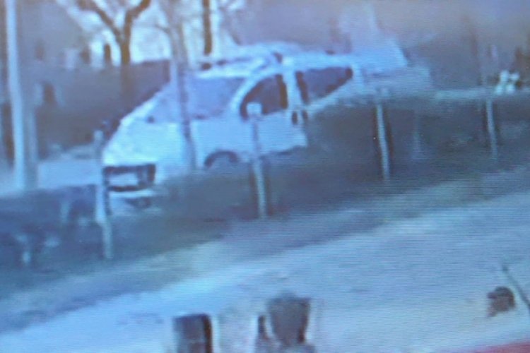 Bursa'da motosikletin araca &ccedil;arptığı kaza anı kamerada
